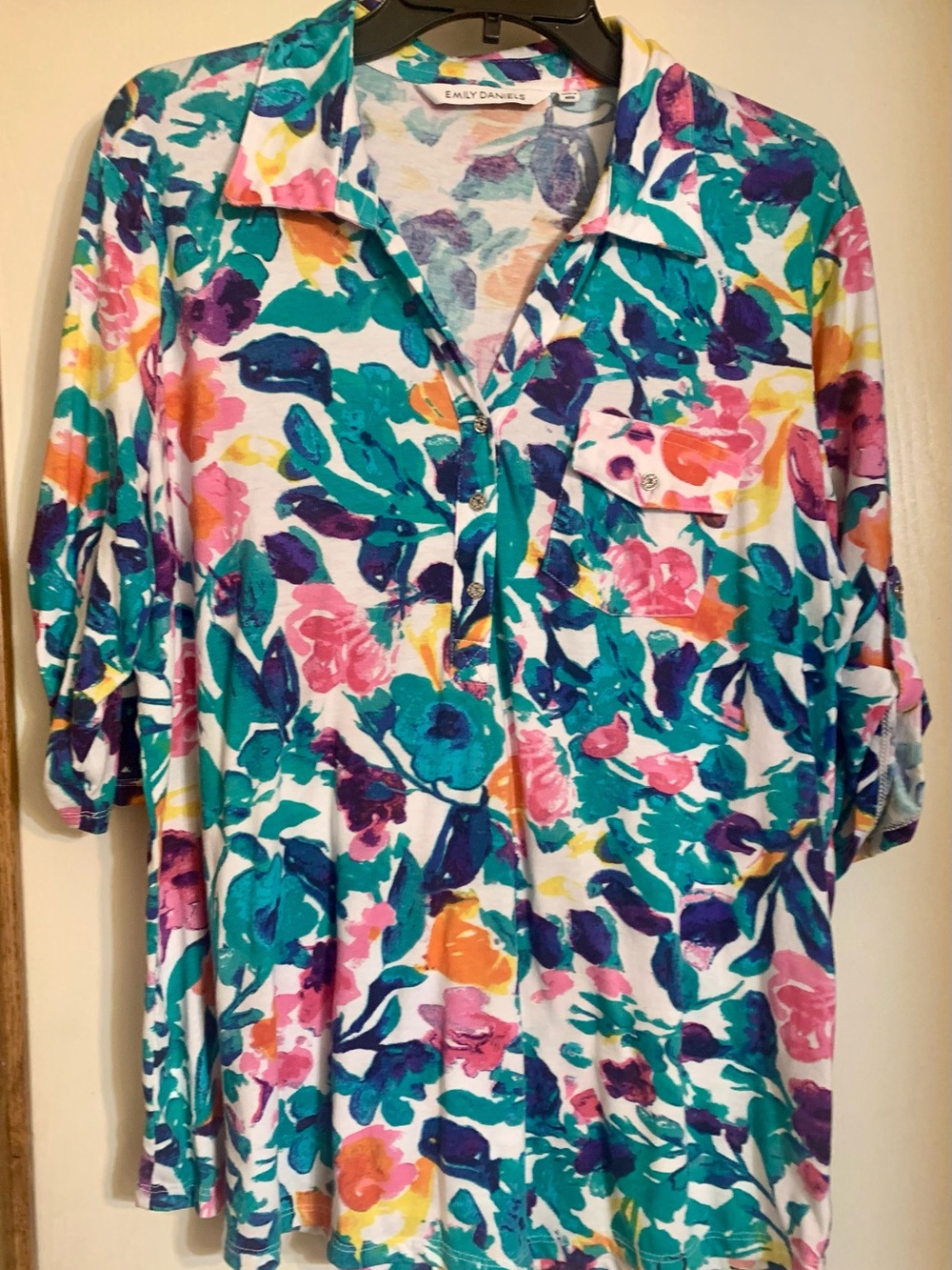 Emily Daniels Floral Button-Down Shirt in Teal & Pink. 💐💐💐HOST PICK💐💐💐💕💕💕